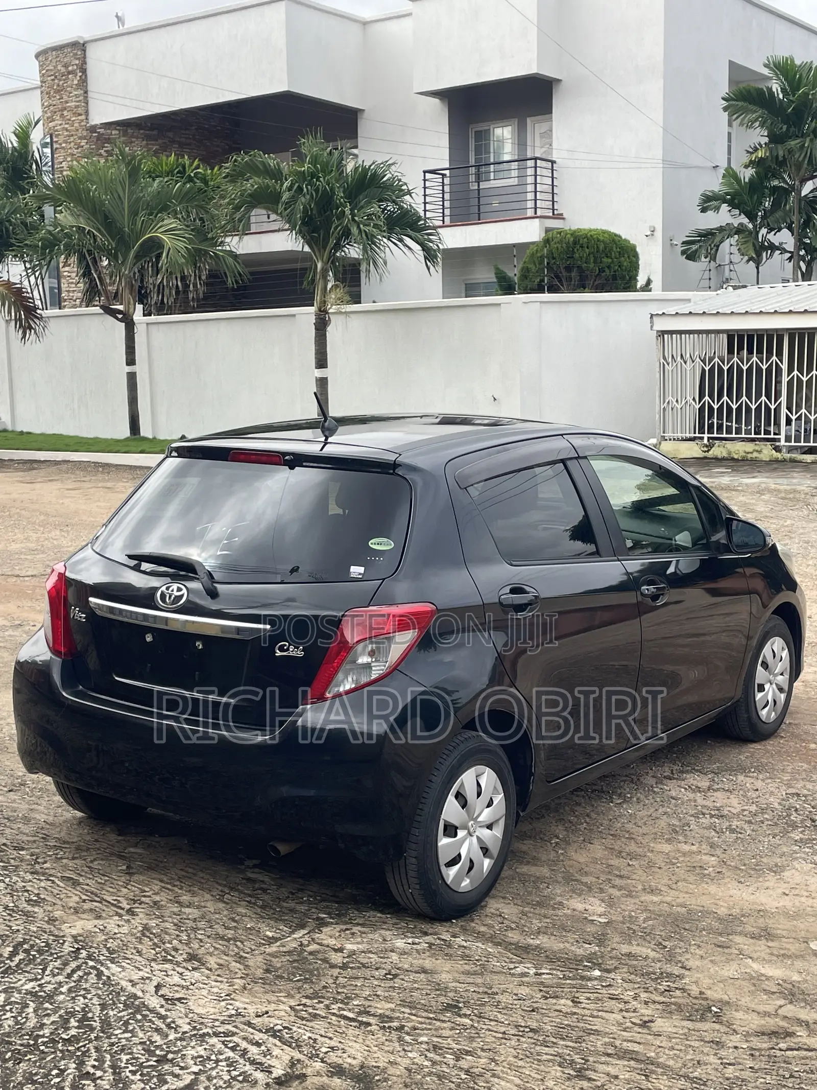 Toyota Vitz 1.3 FWD 5dr 2013 Black