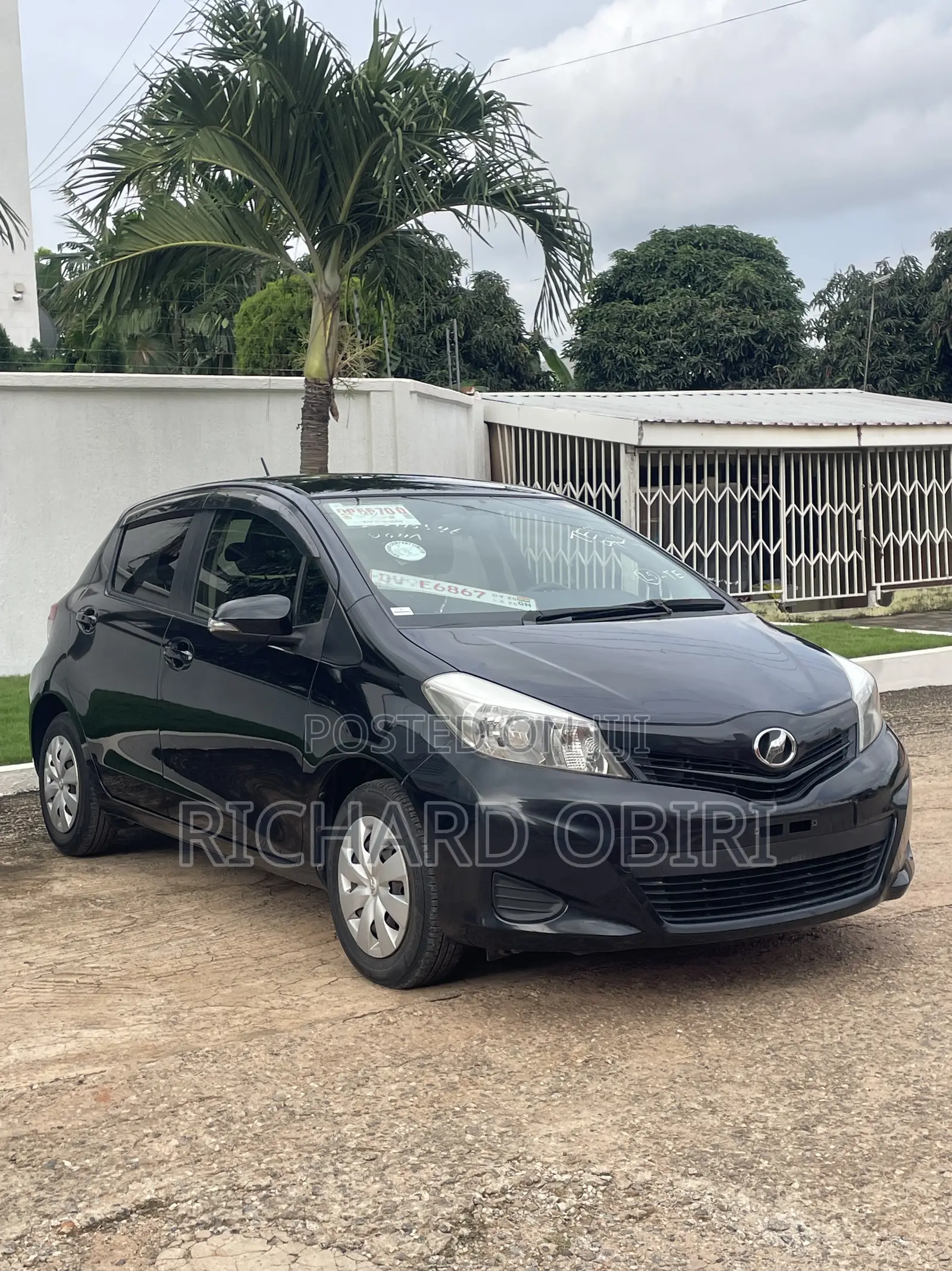 Toyota Vitz 1.3 FWD 5dr 2013 Black