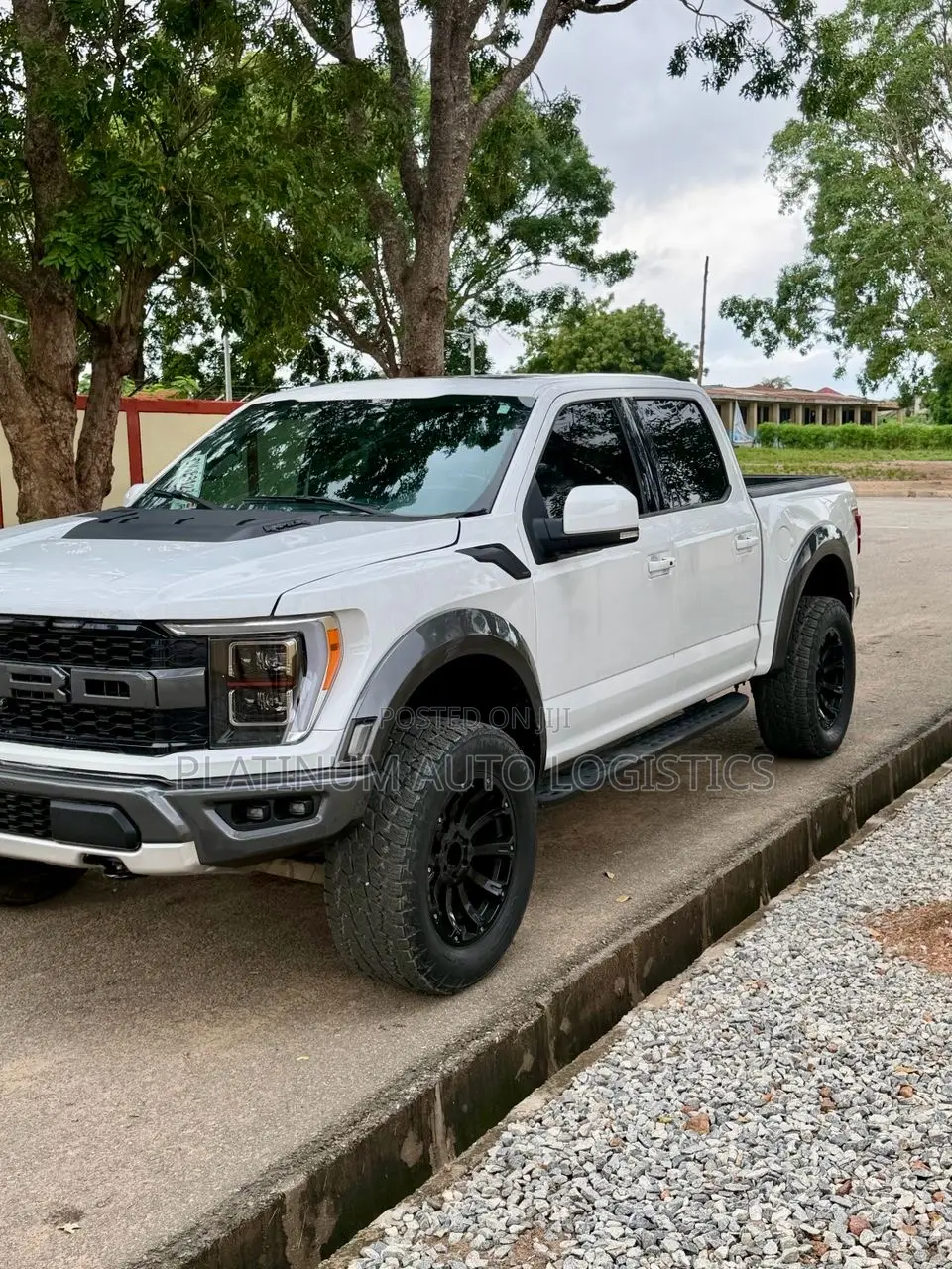 Ford F-150 Raptor 4x4 SuperCrew Cab Styleside 5.5 ft. box 145 in. WB