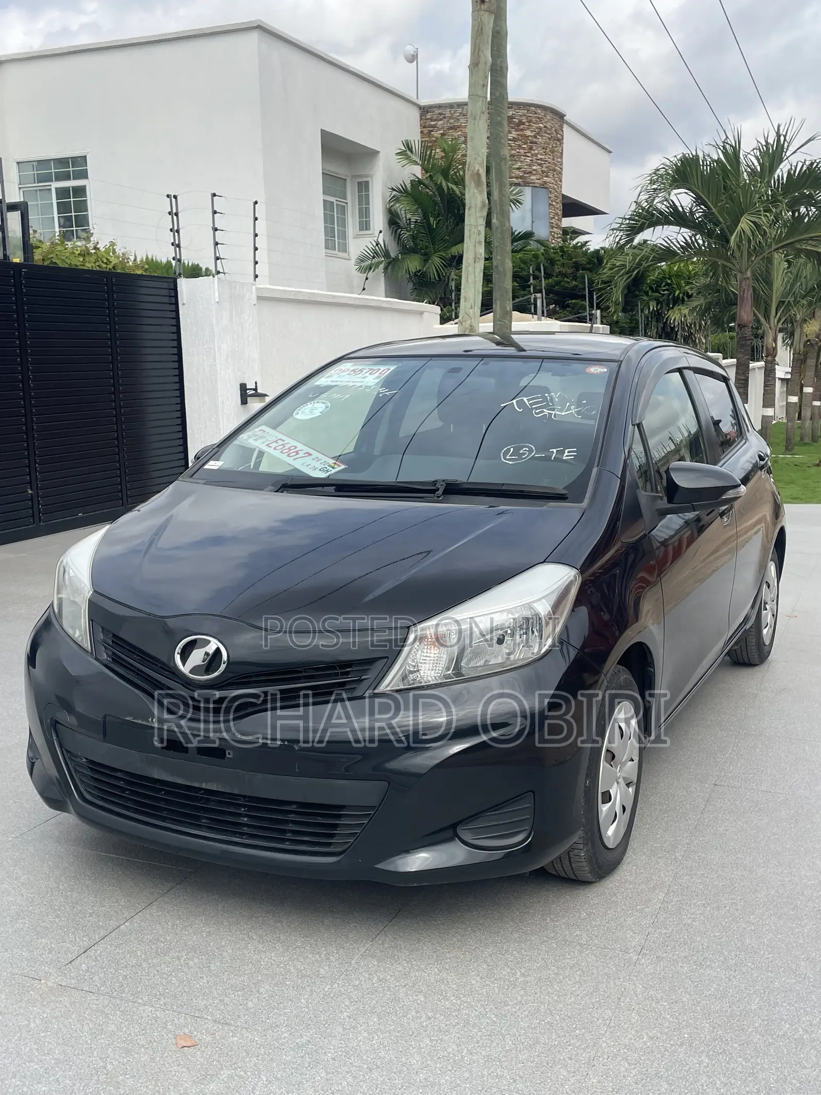 Toyota Vitz 1.3 FWD 5dr 2013 Black