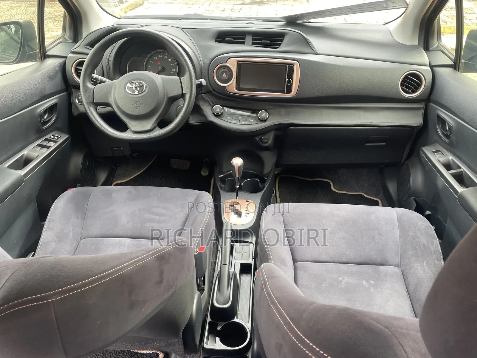Toyota Vitz 1.3 FWD 5dr 2013 Black