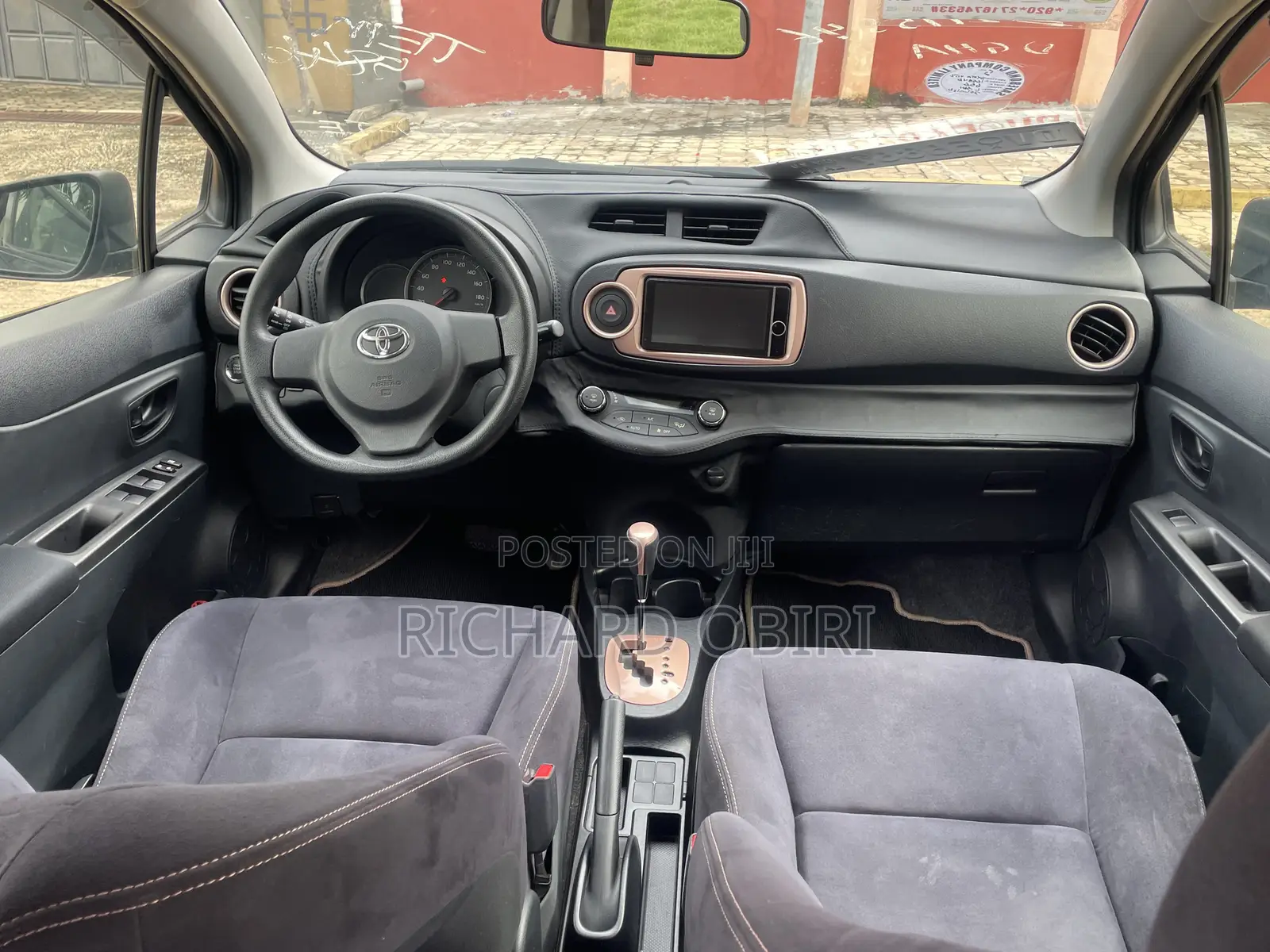 Toyota Vitz 1.3 FWD 5dr 2013 Black