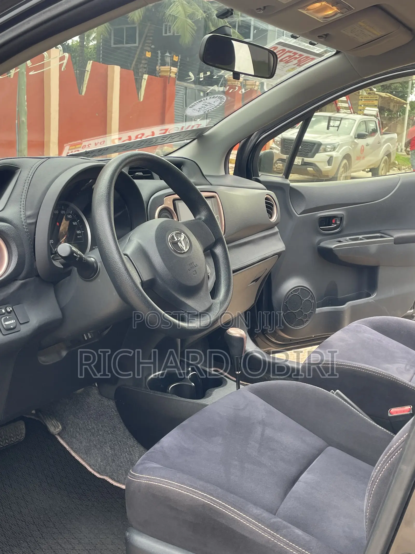 Toyota Vitz 1.3 FWD 5dr 2013 Black