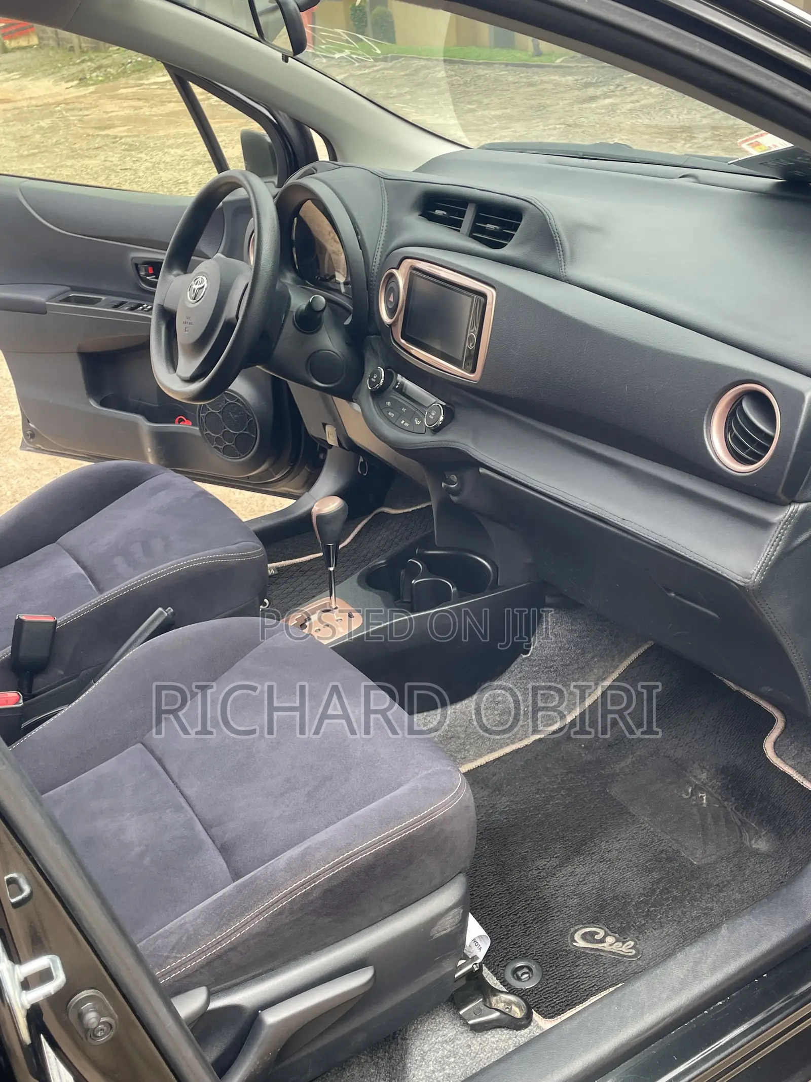 Toyota Vitz 1.3 FWD 5dr 2013 Black