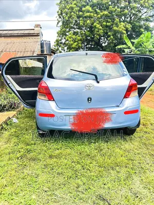 Toyota Vitz 1.3 AWD 5dr 2012 Blue