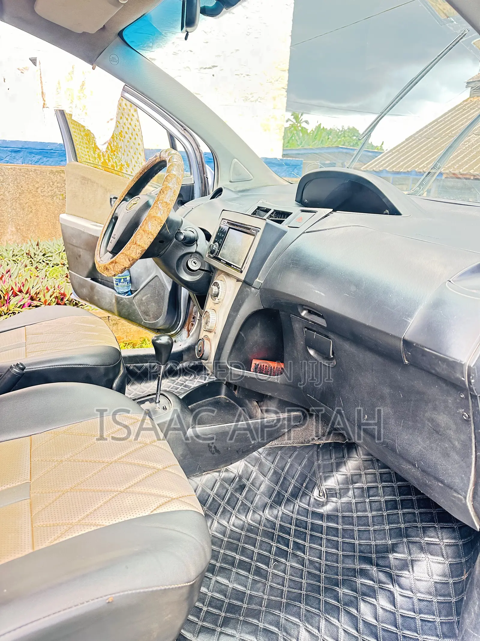Toyota Vitz 1.3 AWD 5dr 2012 Blue