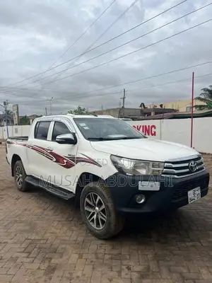 Toyota Hilux 2.5 D-4D 4X4 SRX 2009 White