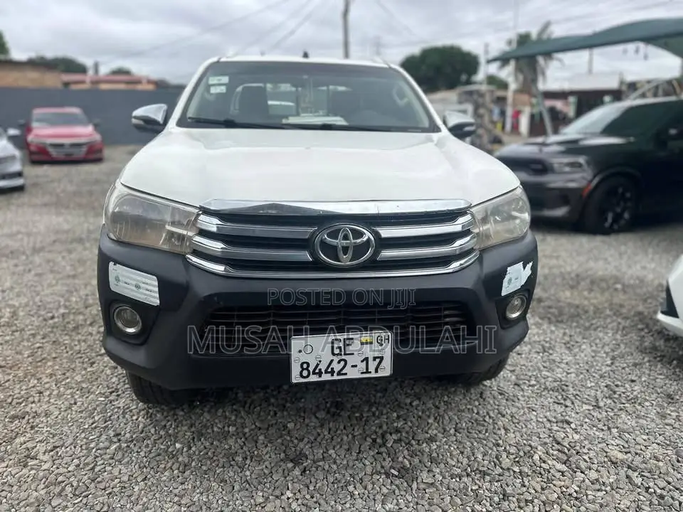 Toyota Hilux 2.5 D-4D 4X4 SRX 2009 White