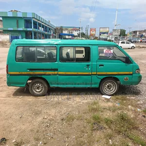 Hyundai H-100 1999 Green