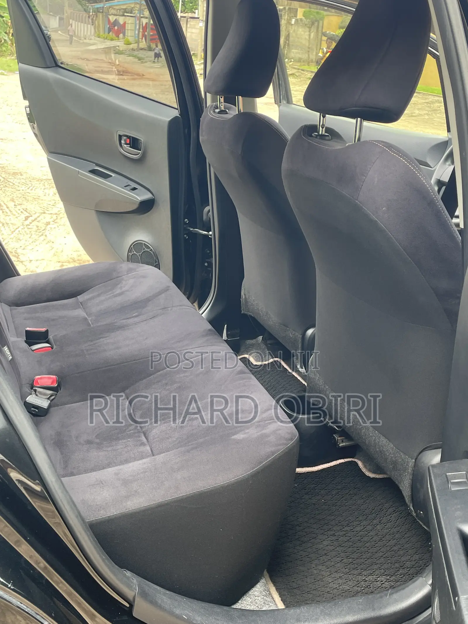 Toyota Vitz 1.3 FWD 5dr 2013 Black