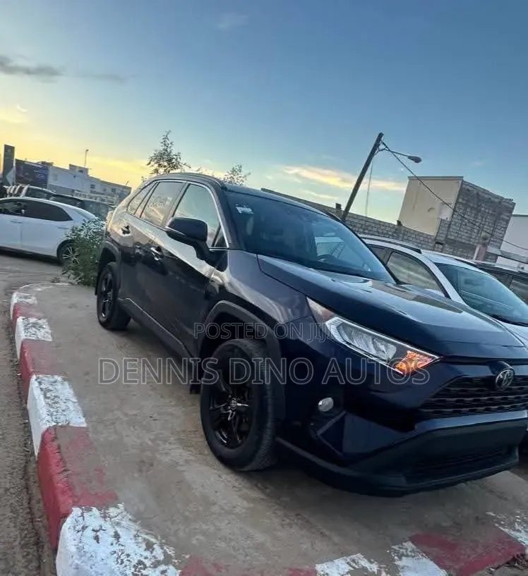 Toyota RAV4 2021 Blue