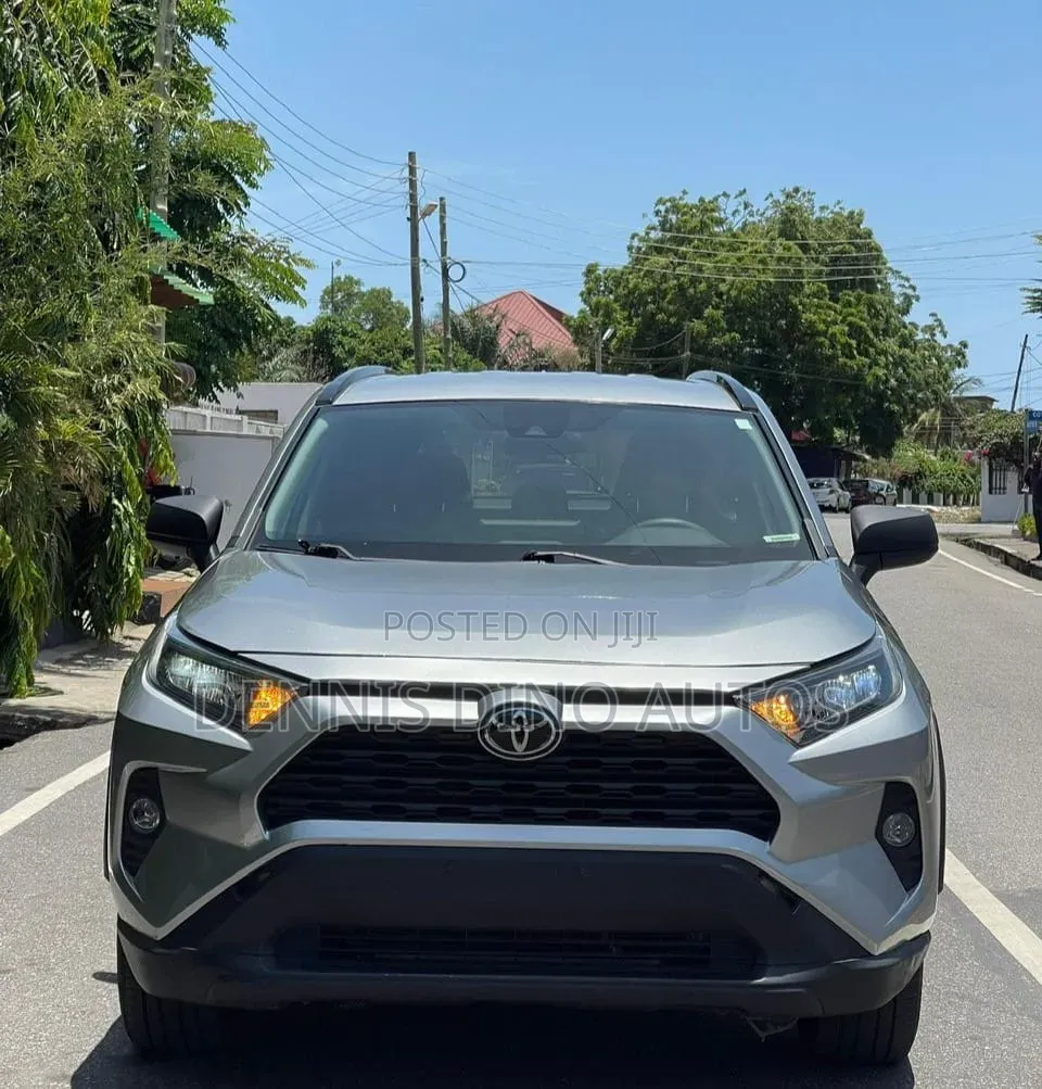 Toyota RAV4 2021 Silver