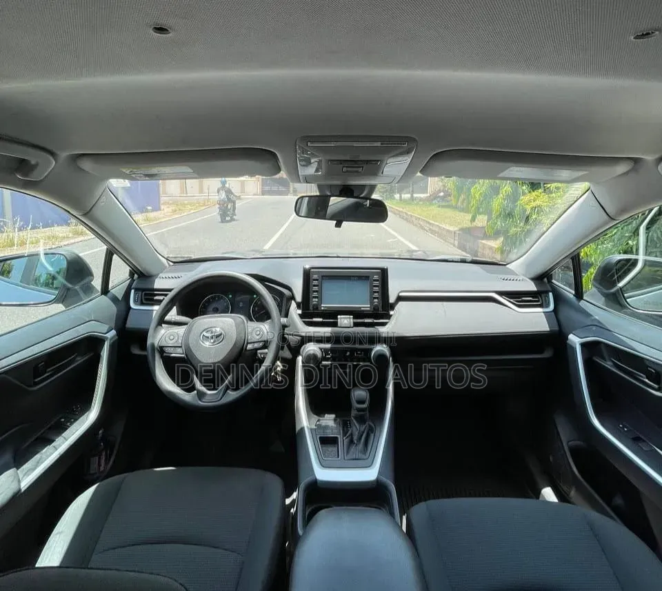 Toyota RAV4 2021 Silver