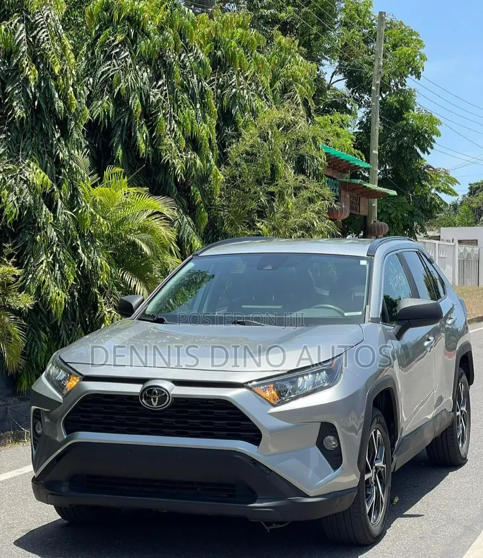 Toyota RAV4 2021 Silver