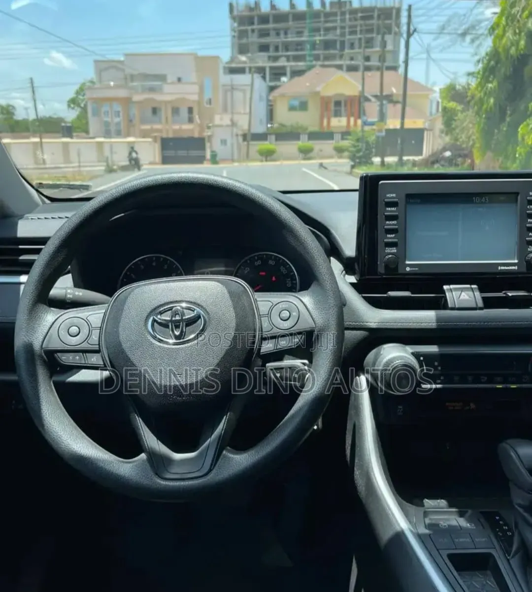 Toyota RAV4 2021 Silver
