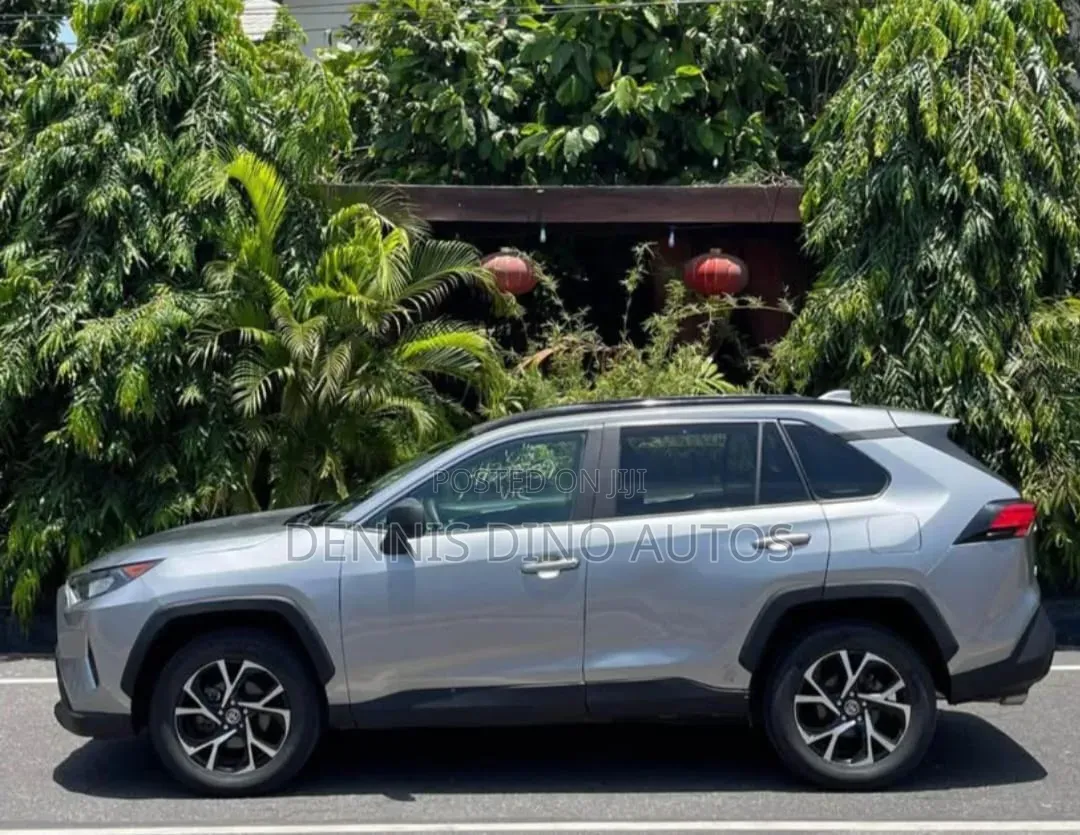 Toyota RAV4 2021 Silver