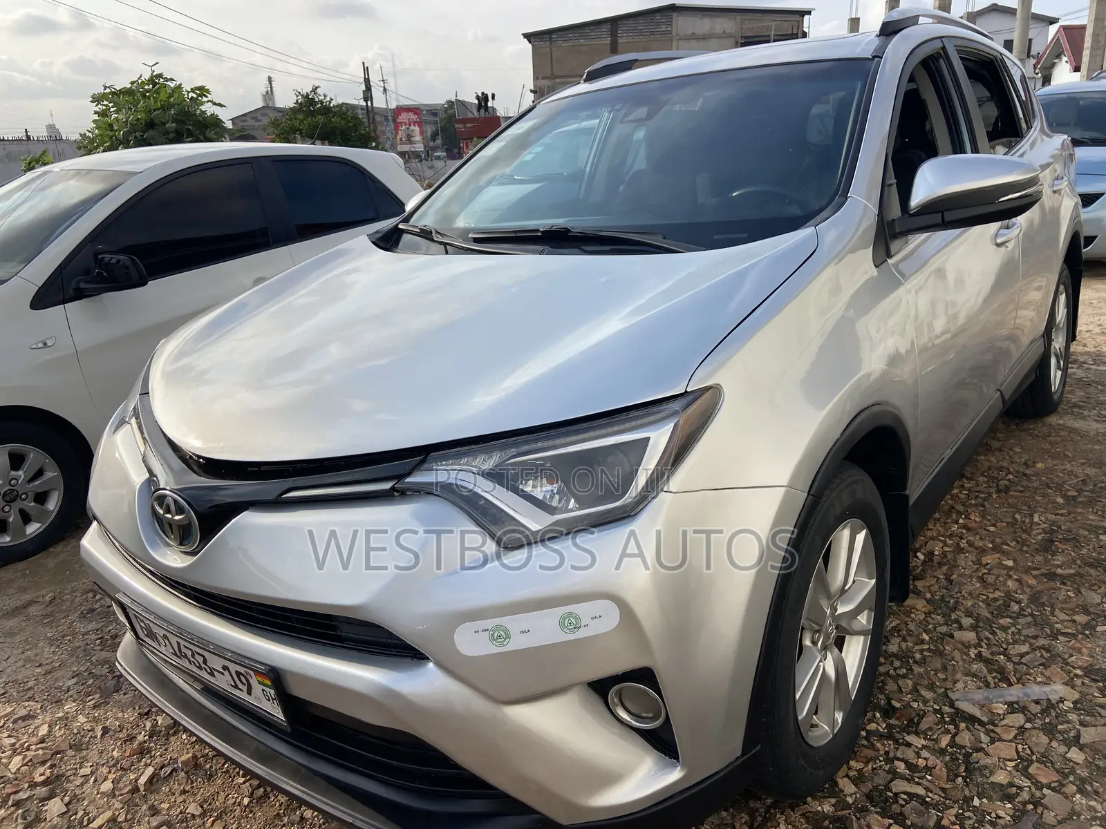Toyota RAV4 XLE AWD (2.5L 4cyl 6A) 2017 Silver