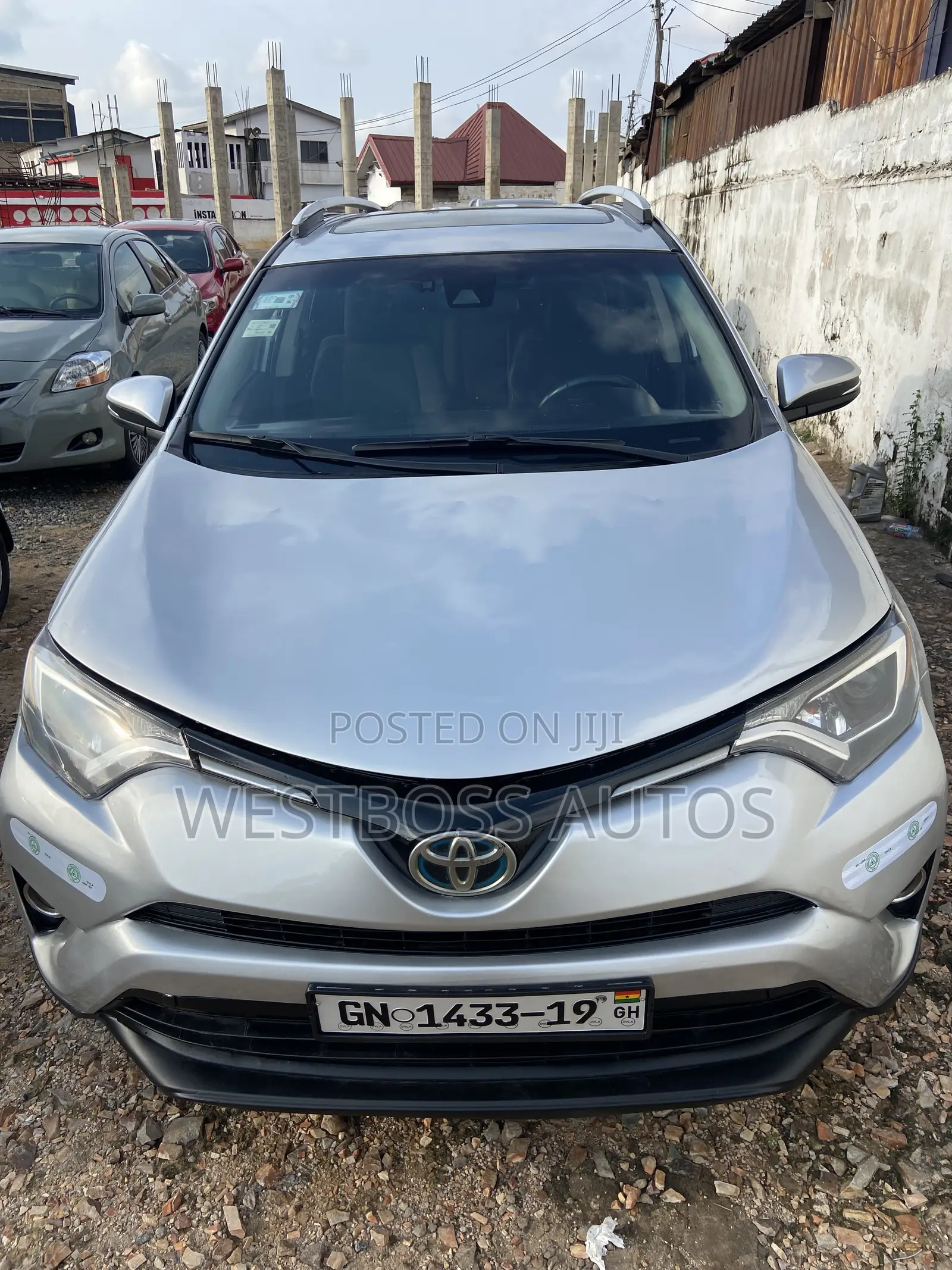 Toyota RAV4 XLE AWD (2.5L 4cyl 6A) 2017 Silver