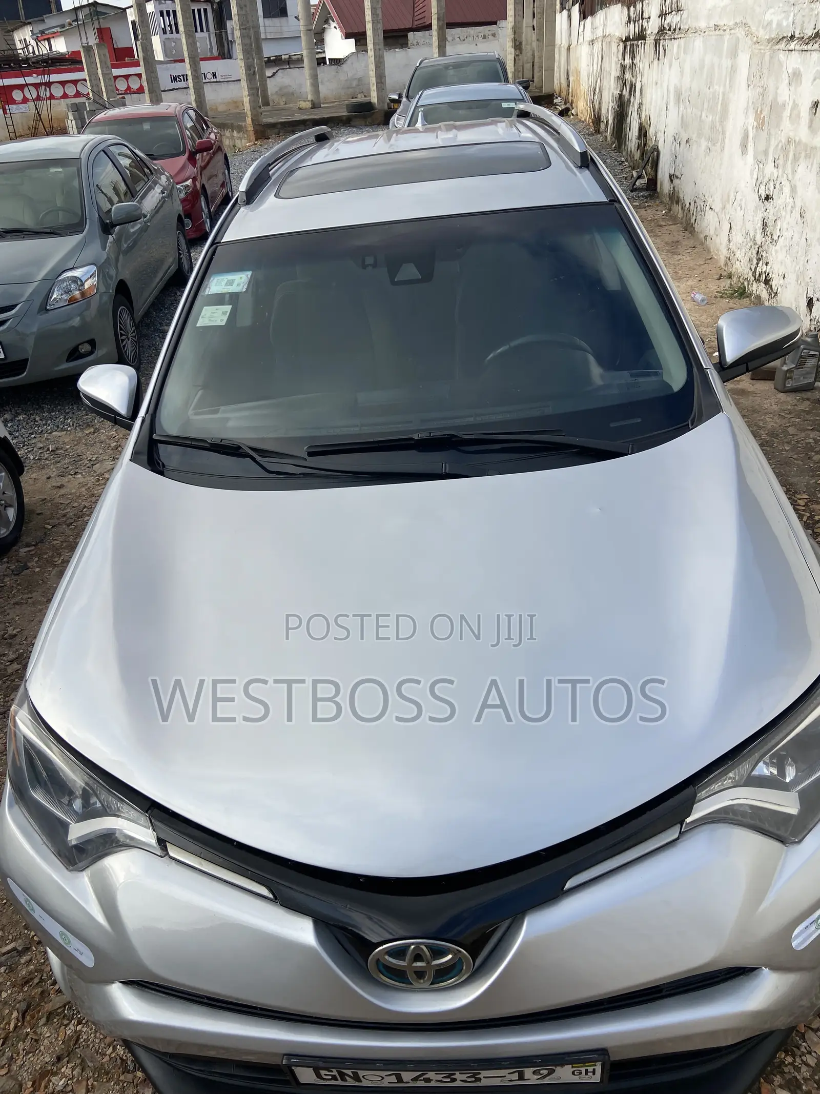 Toyota RAV4 XLE AWD (2.5L 4cyl 6A) 2017 Silver