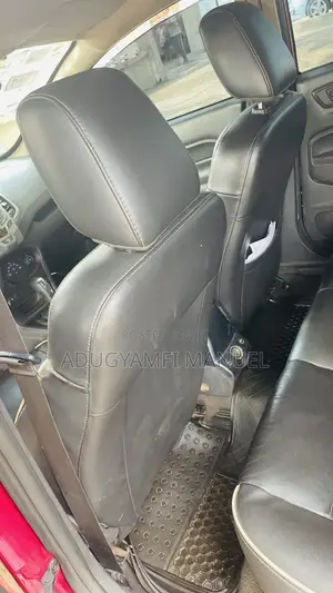 Ford Fiesta SE Sedan 2012