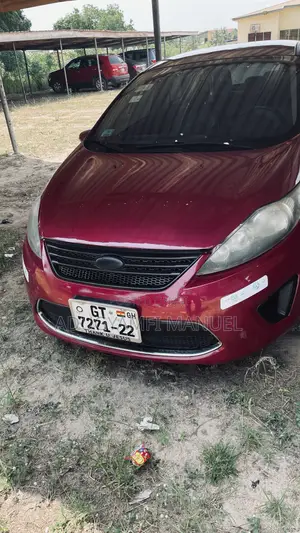Ford Fiesta SE Sedan 2012