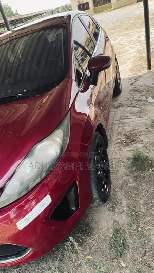 Ford Fiesta SE Sedan 2012