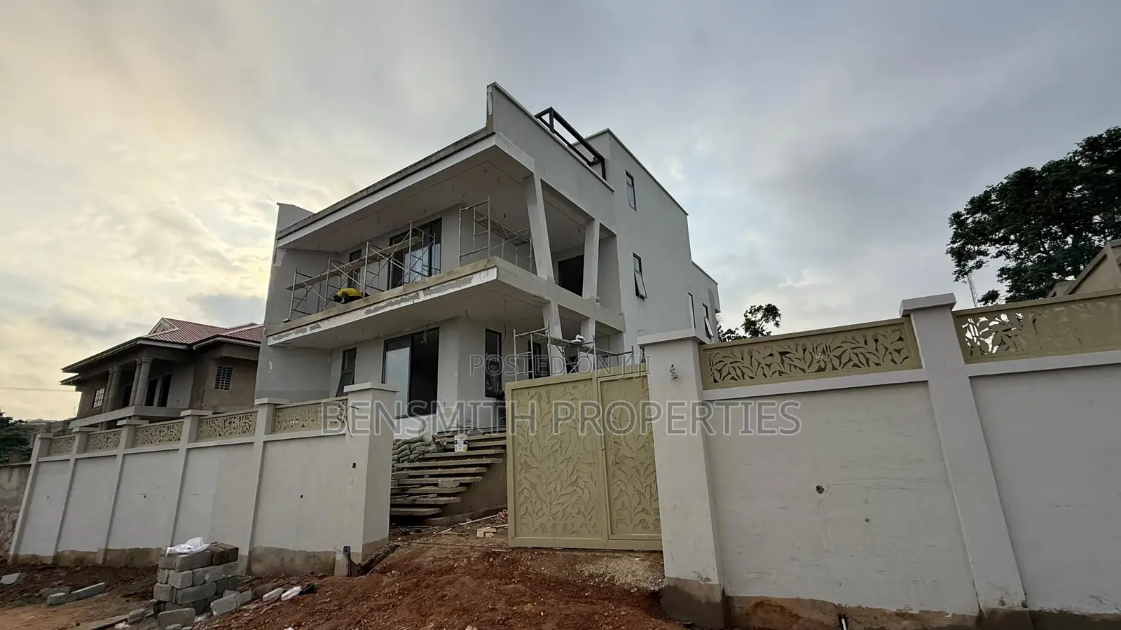 4bdrm House in Aburi for sale