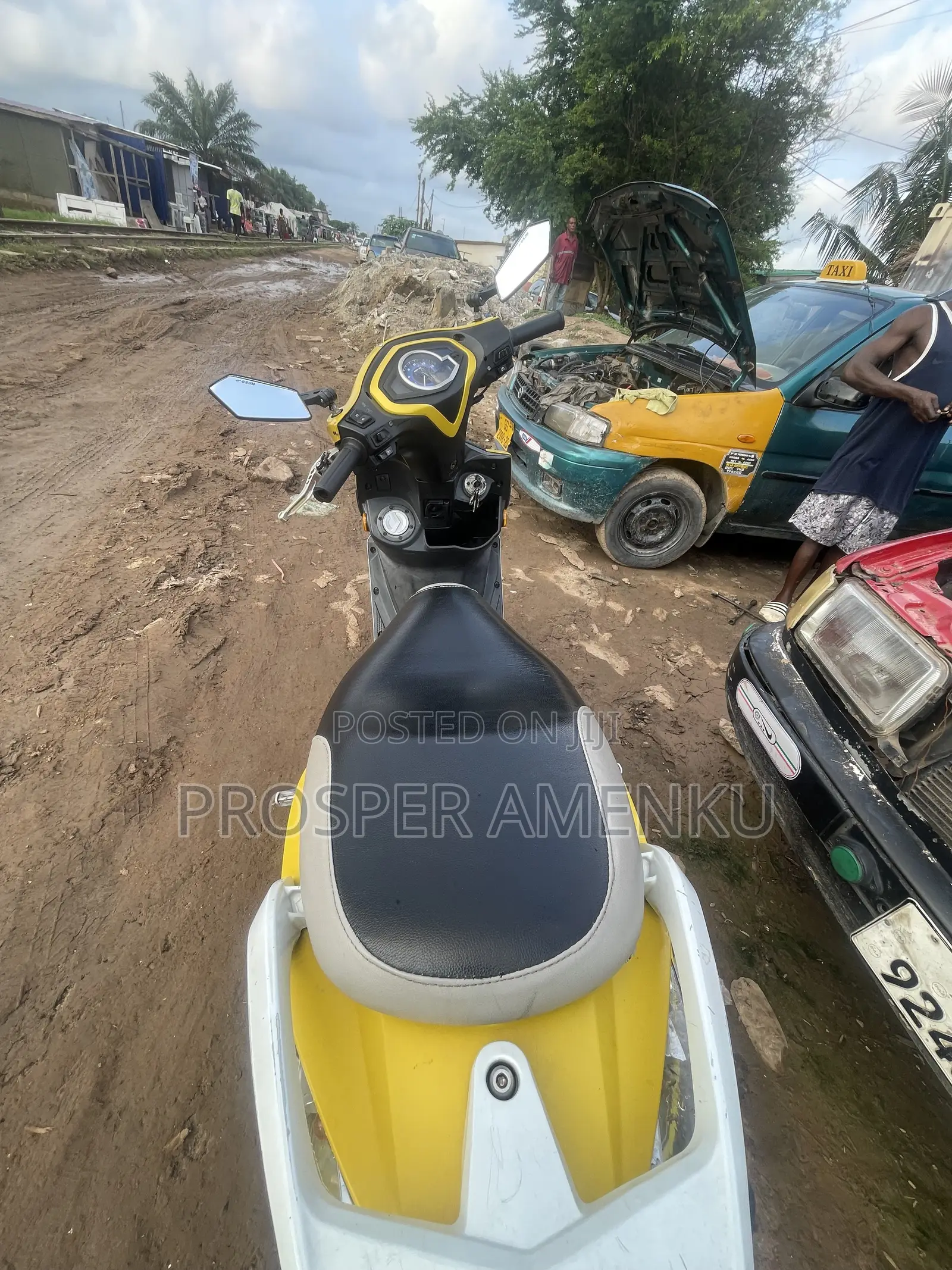 Honda 2025 Yellow