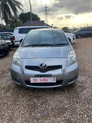 Toyota Vitz 1.5 FWD 3dr 2011 Gray
