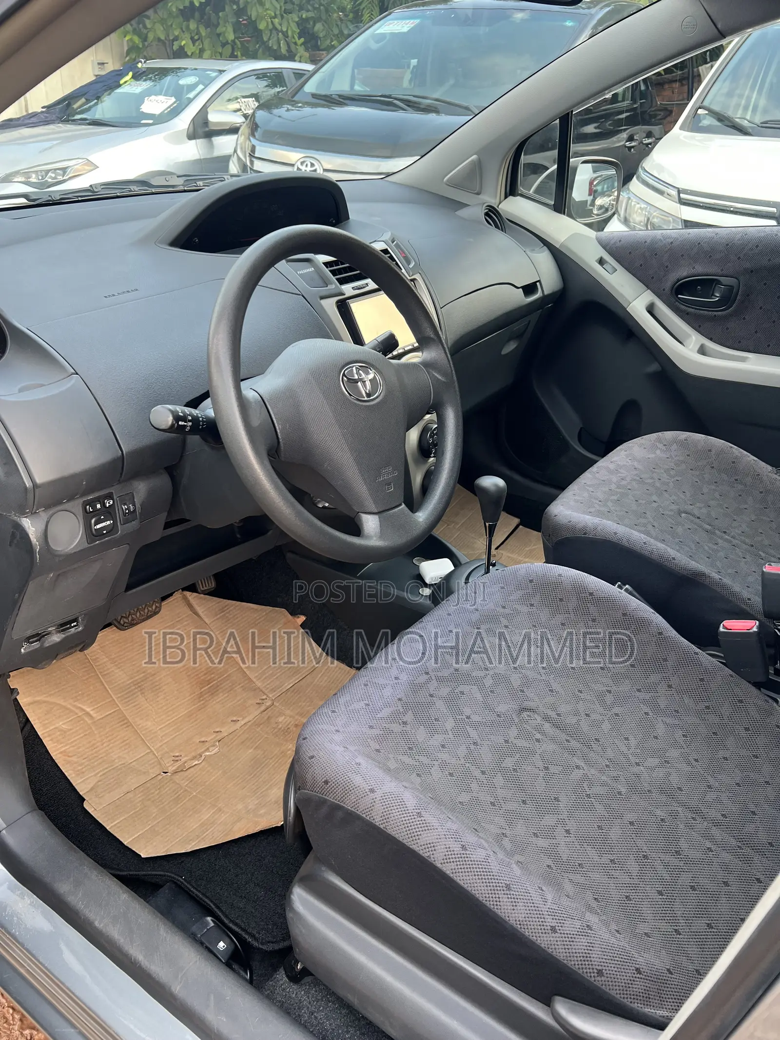 Toyota Vitz 1.5 FWD 3dr 2011 Gray