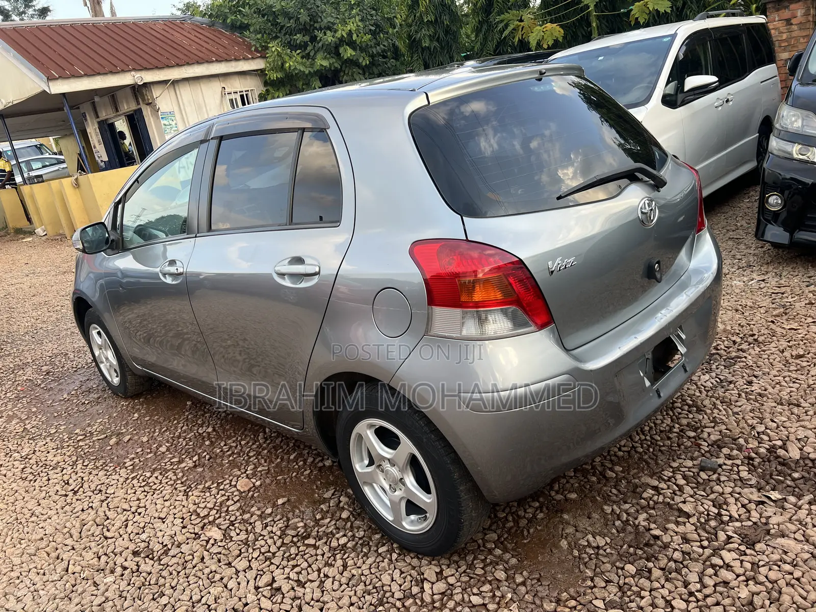 Toyota Vitz 1.5 FWD 3dr 2011 Gray