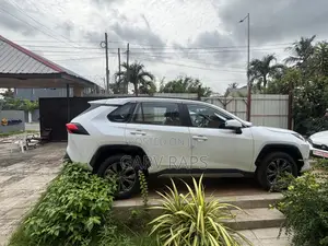 New Toyota RAV4 XLE 2025 White