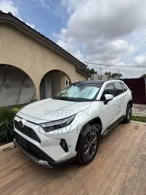 New Toyota RAV4 XLE 2025 White