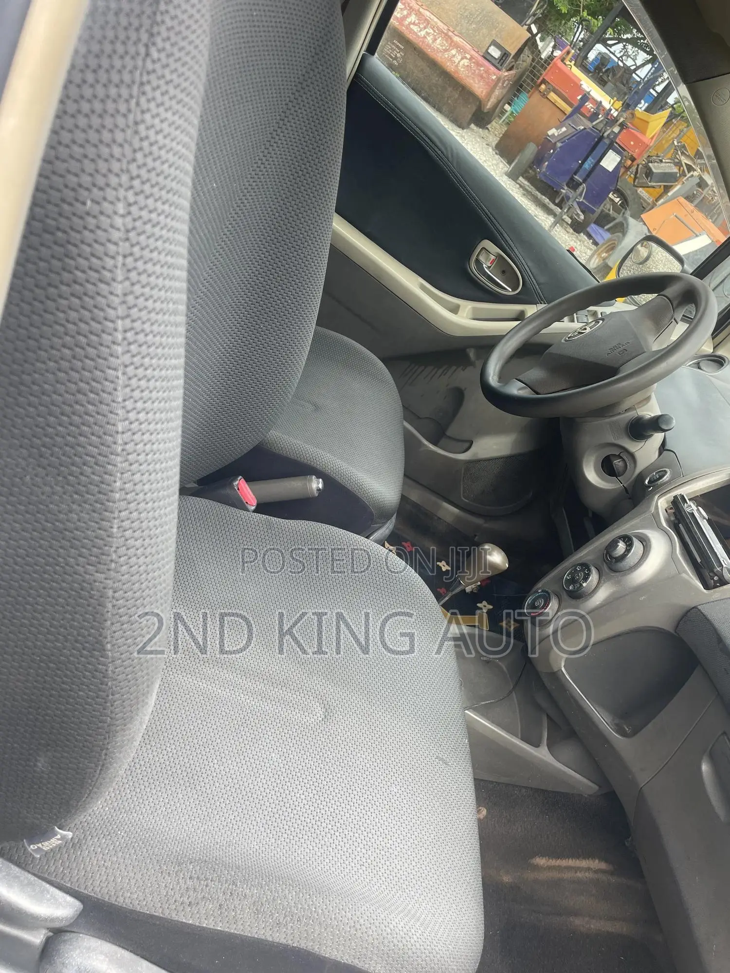 Toyota Vitz 1.0 FWD 5dr 2010 White