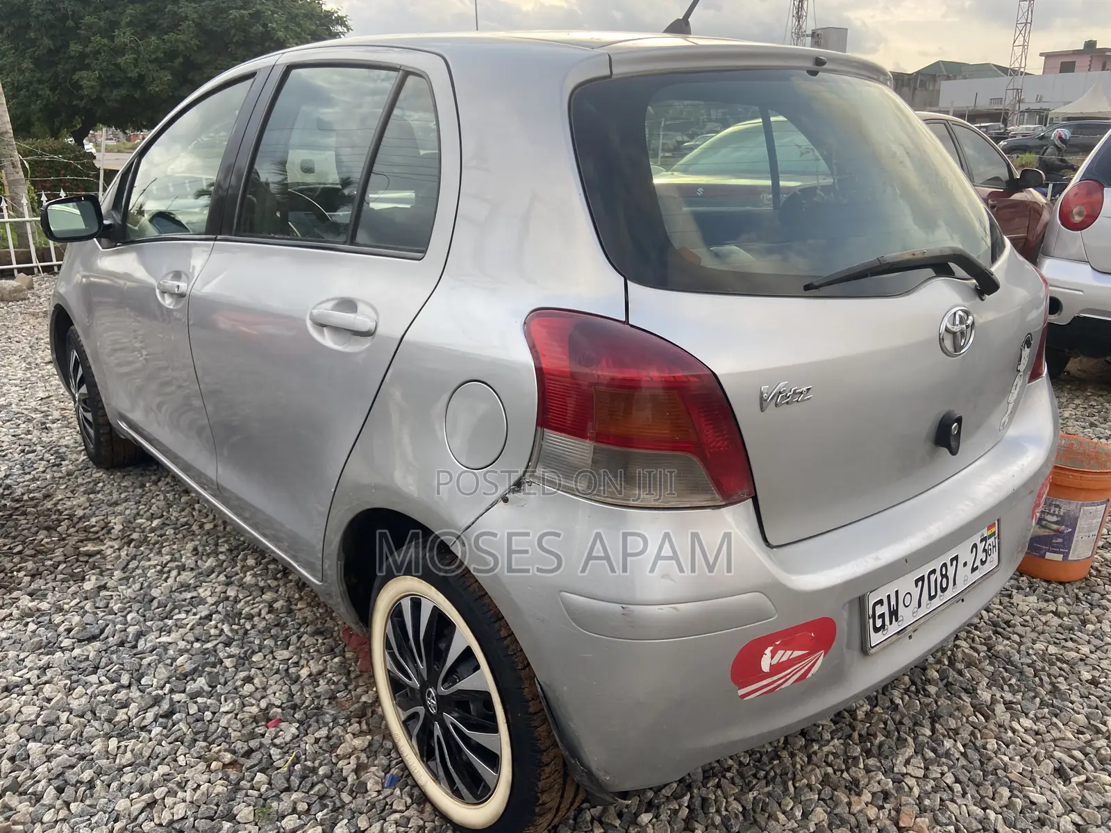 Toyota Vitz 2010 Silver