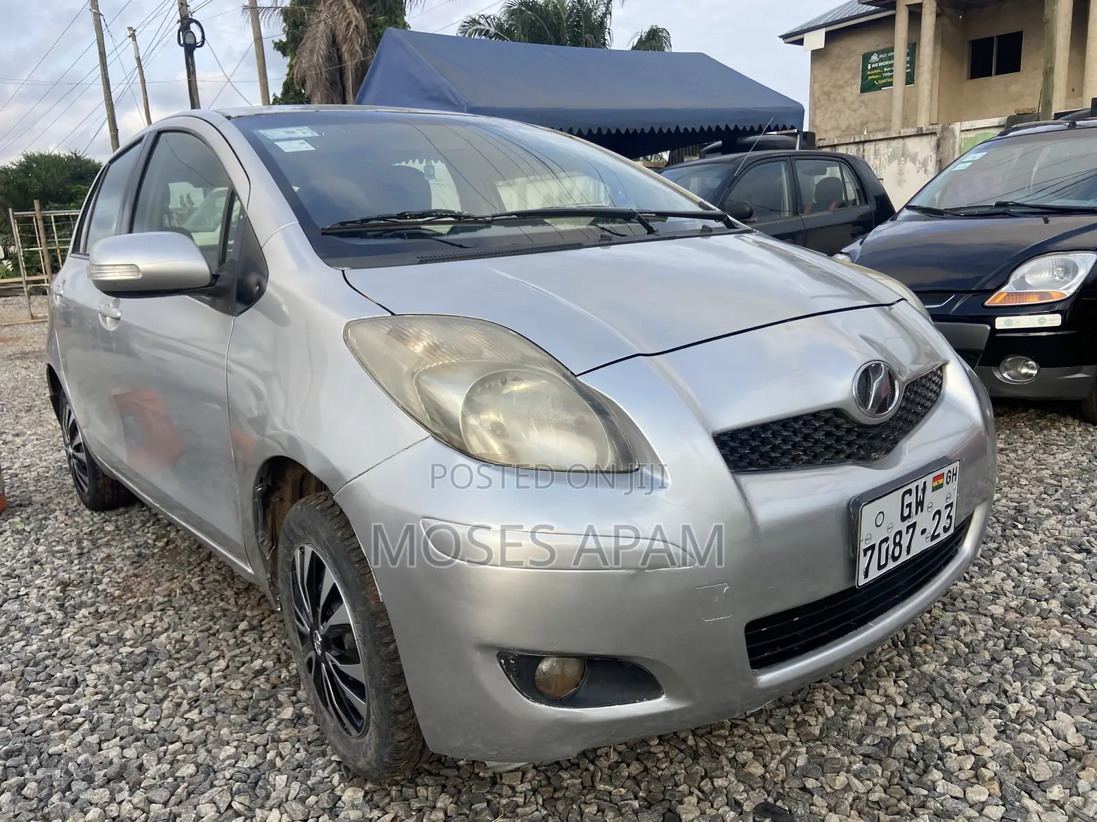 Toyota Vitz 2010 Silver