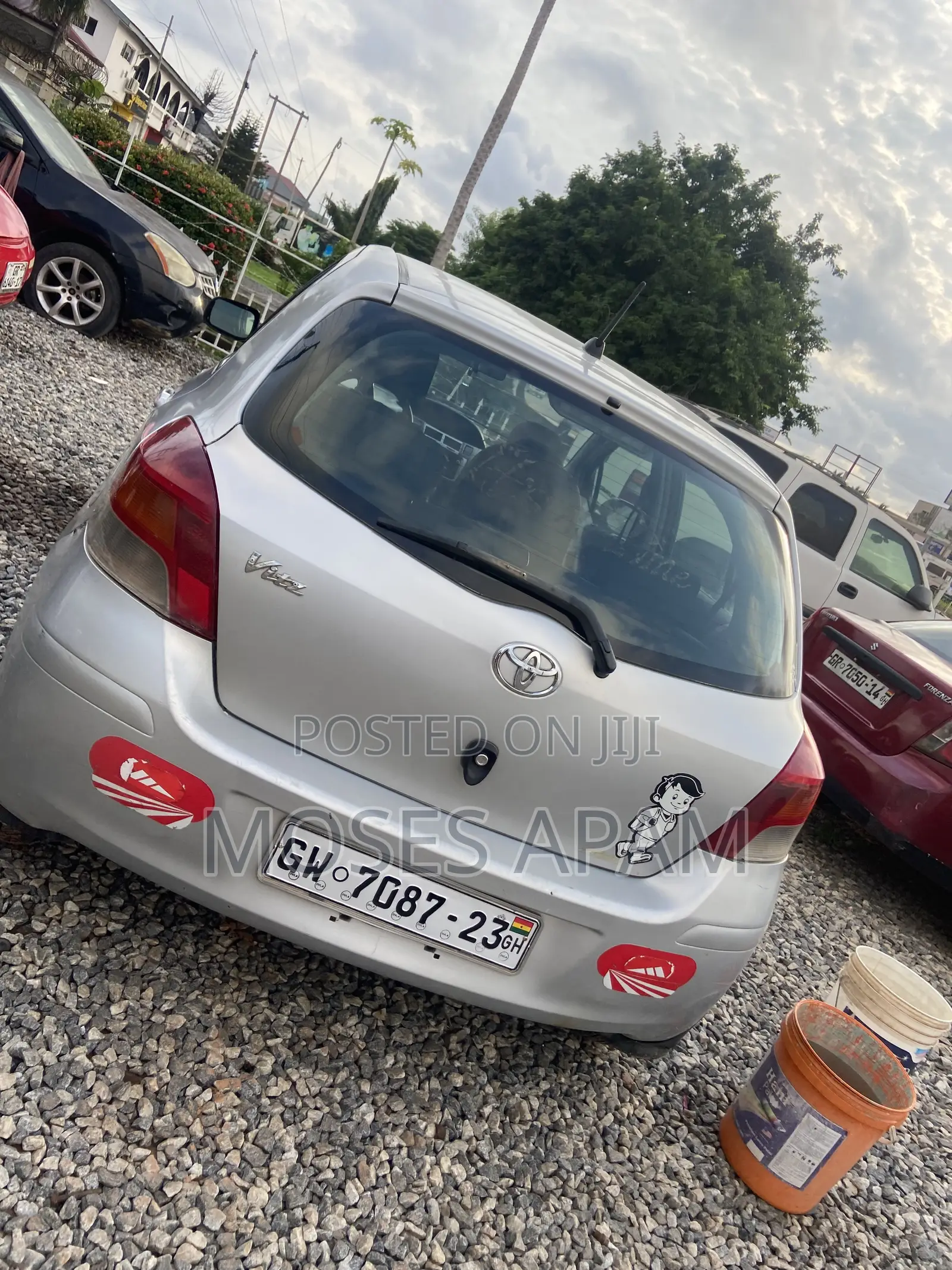 Toyota Vitz 2010 Silver