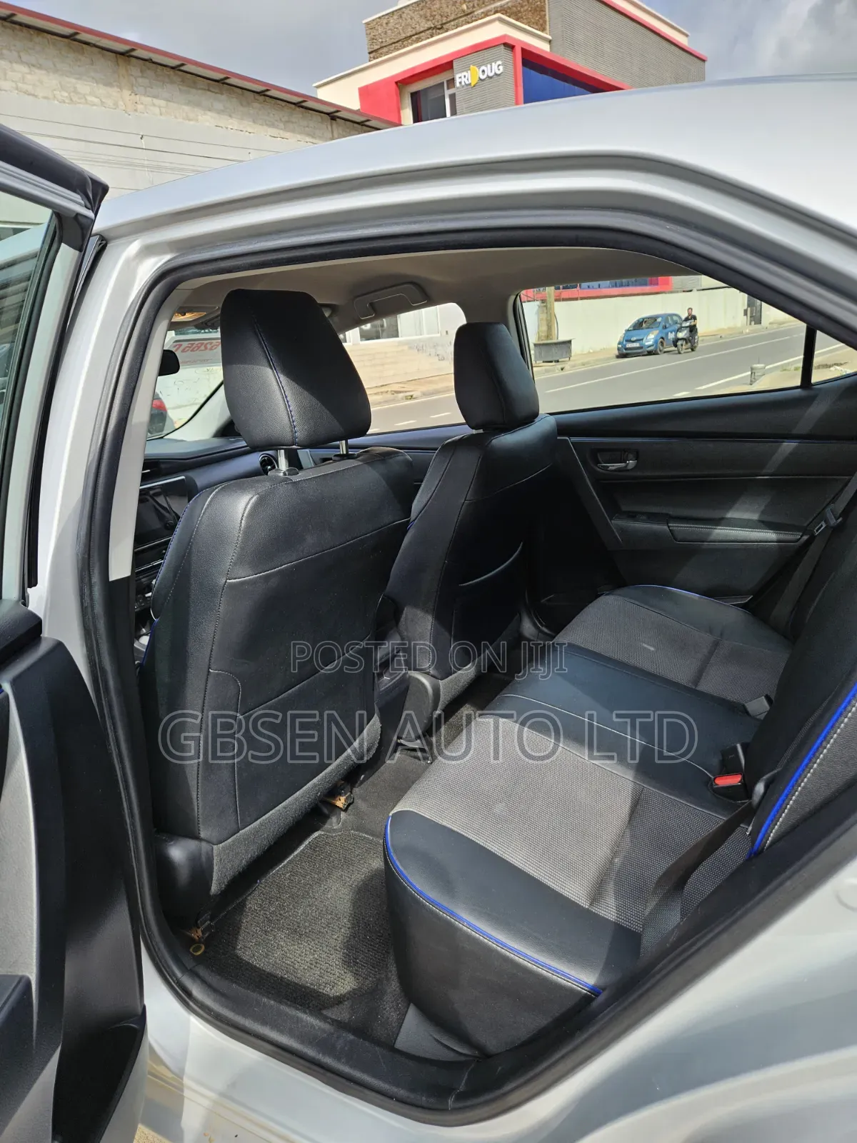 Toyota Corolla SE (1.8L 4cyl 2A) 2019 Silver