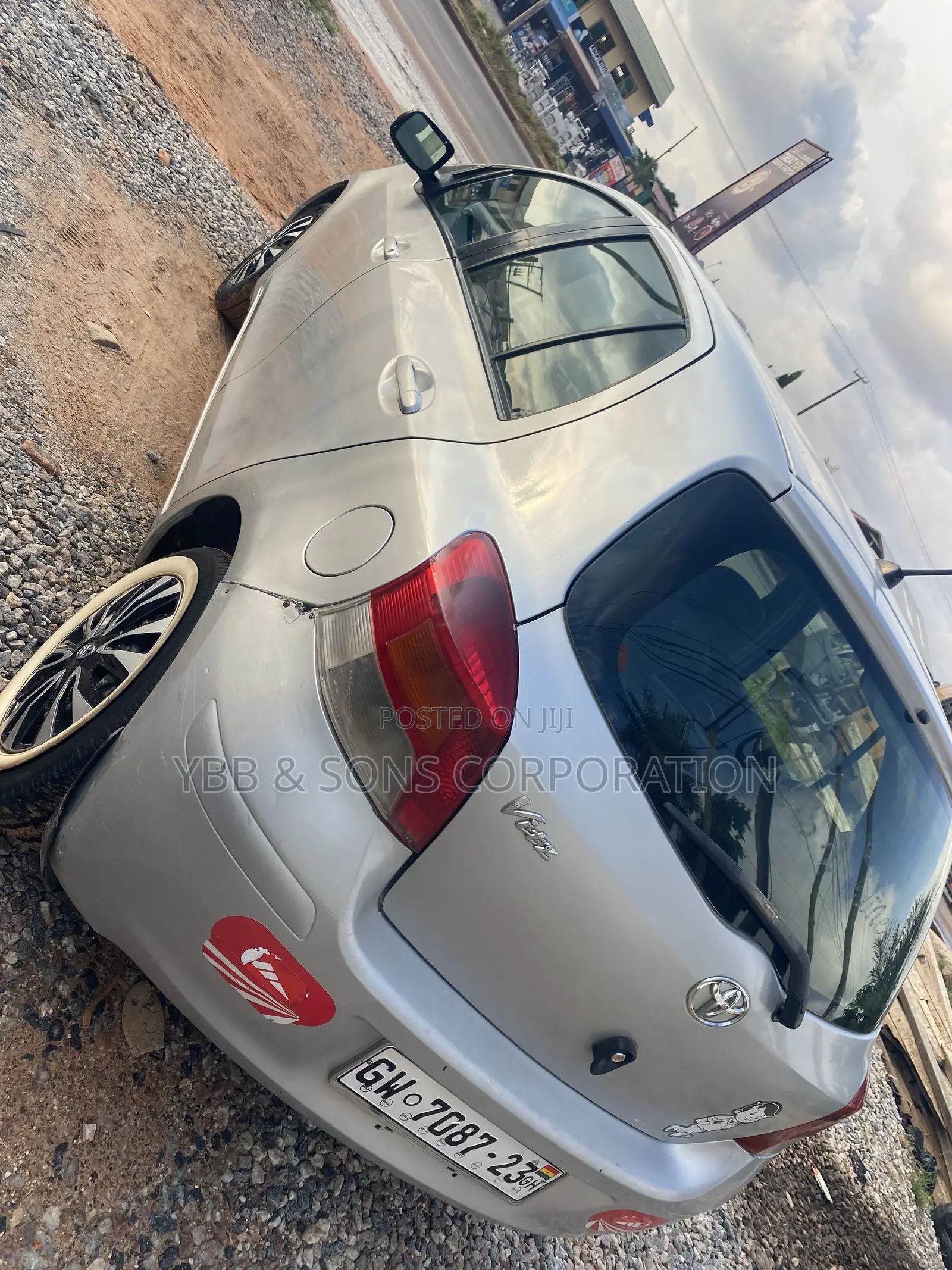 Toyota Vitz 2010 Silver