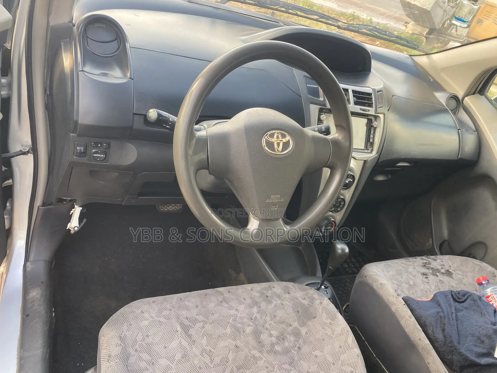Toyota Vitz 2010 Silver