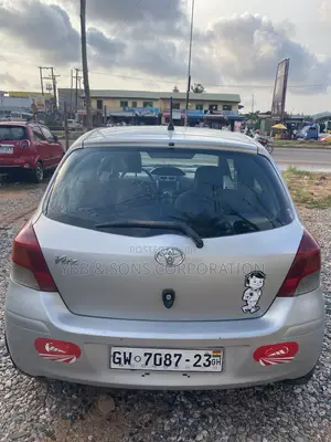 Toyota Vitz 2010 Silver