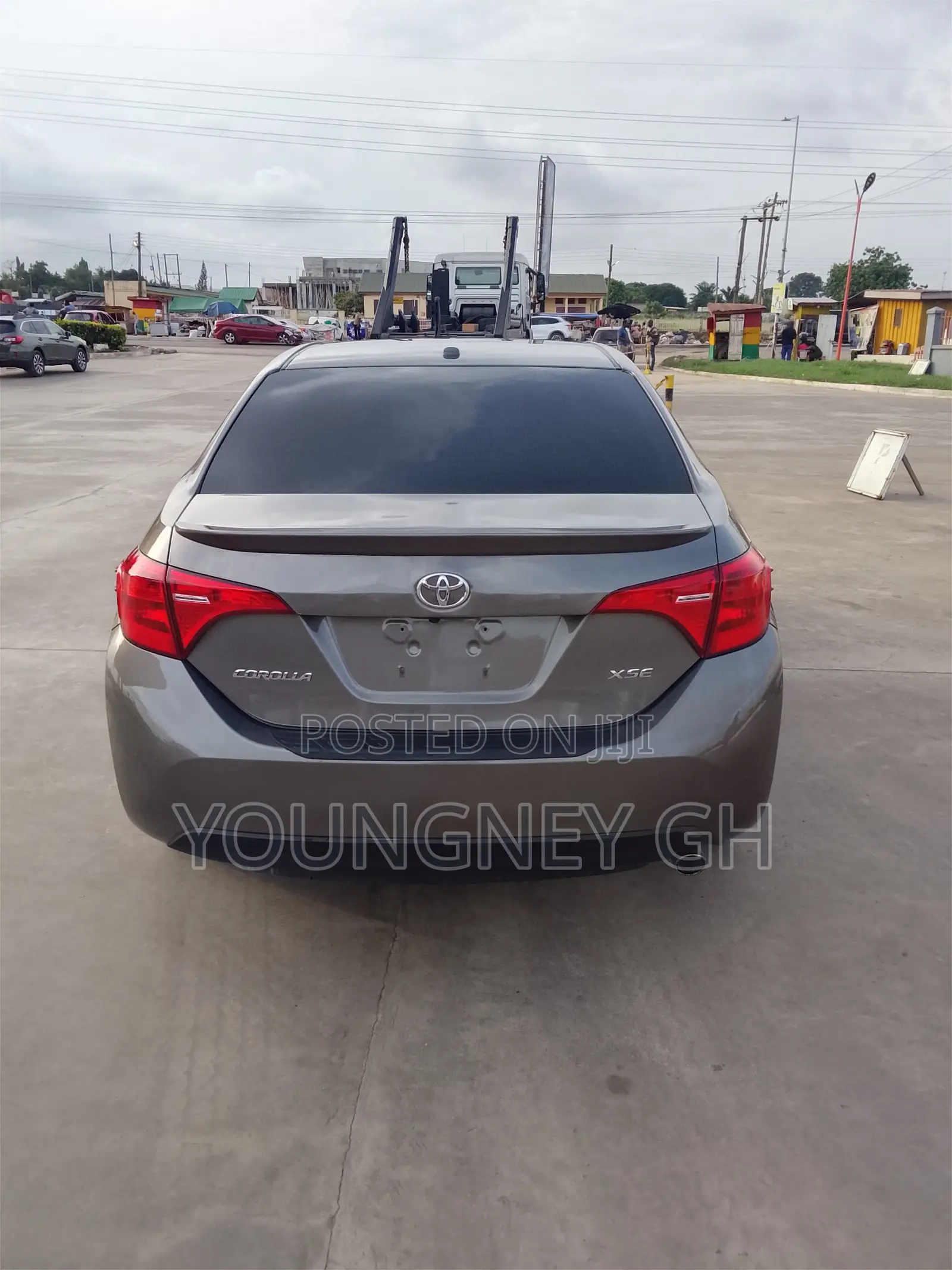 Toyota Corolla XSE 4dr Sedan (1.8L 4cyl CVT) 2017 Gray