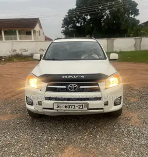 Toyota RAV4 2010 White