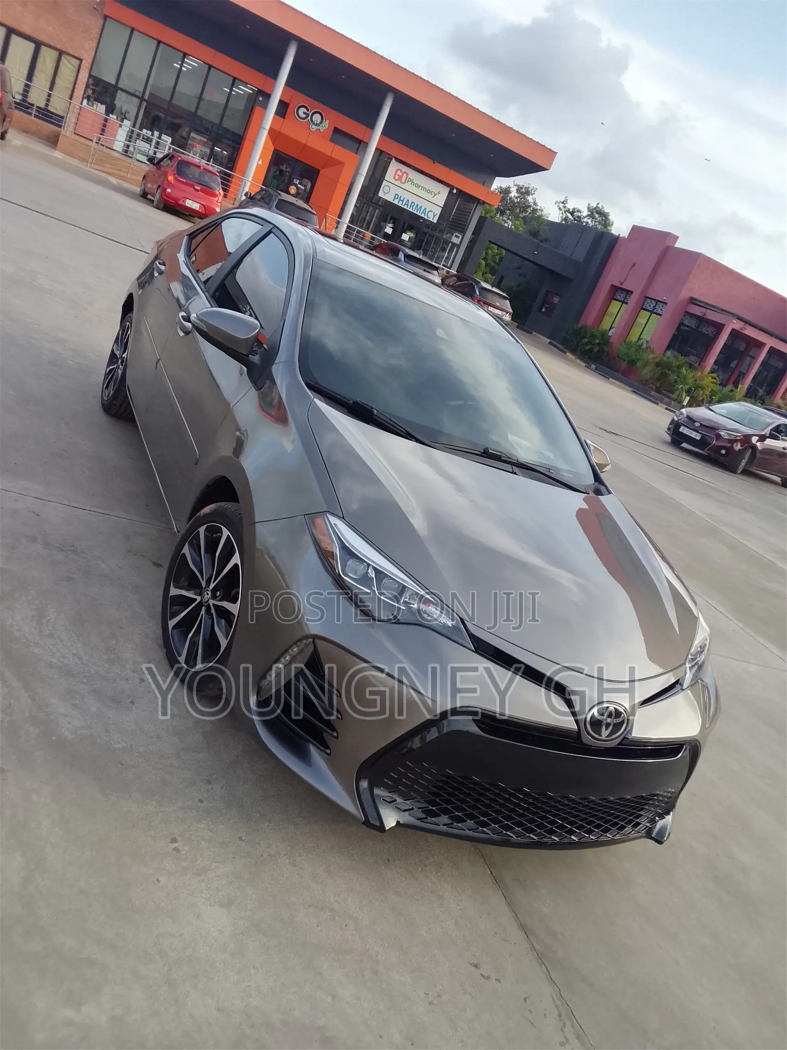Toyota Corolla XSE 4dr Sedan (1.8L 4cyl CVT) 2017 Gray