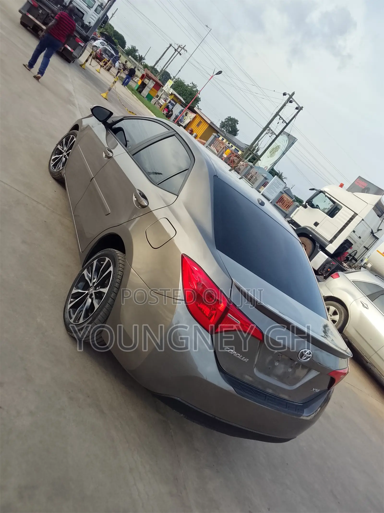 Toyota Corolla XSE 4dr Sedan (1.8L 4cyl CVT) 2017 Gray