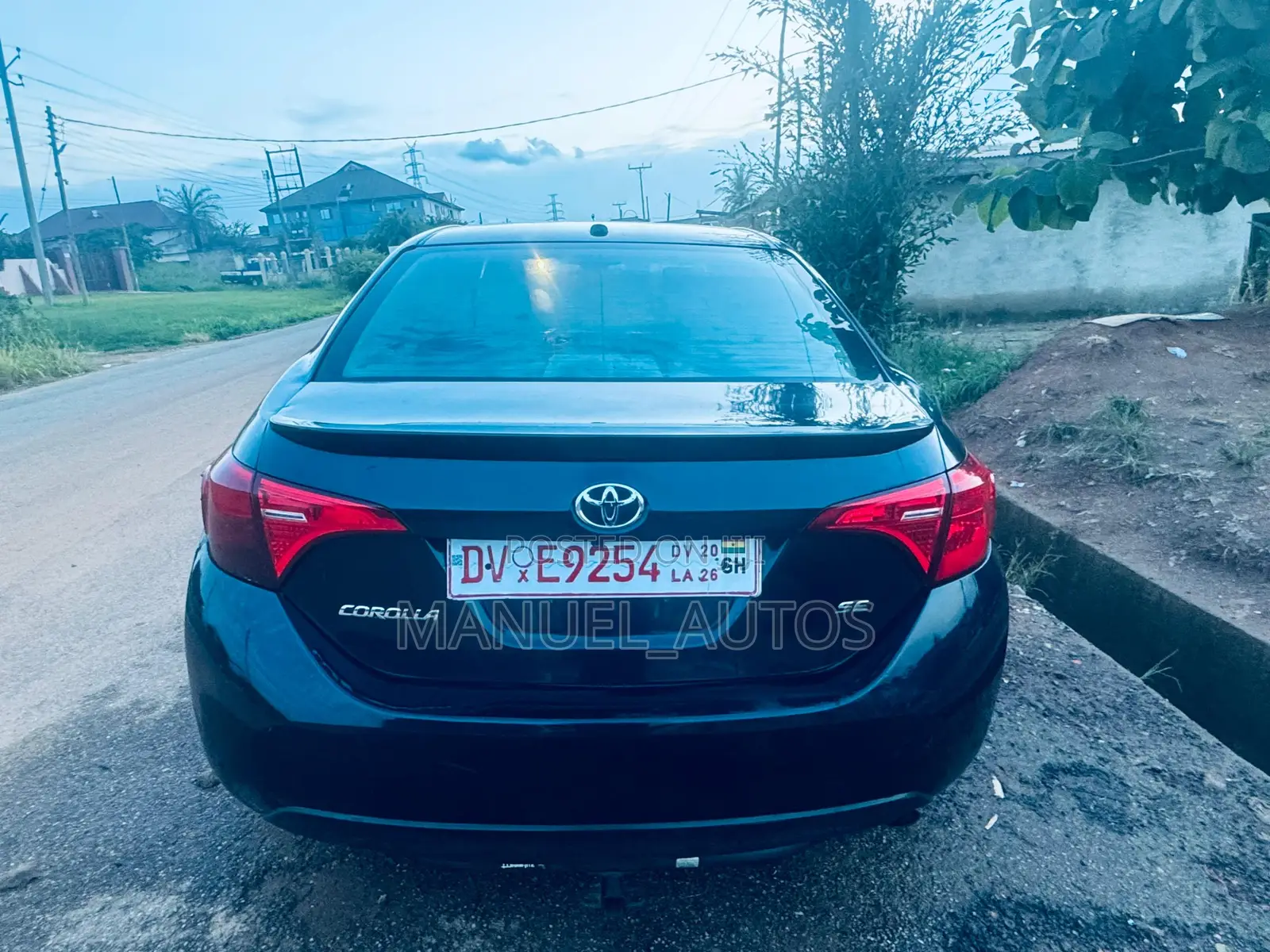 Toyota Corolla SE Special Edition 4dr Sedan (1.8L 4cyl CVT) 2017