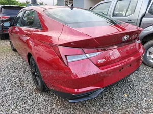 Hyundai Elantra 2022 Red