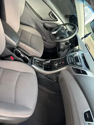 Hyundai Elantra SE 4dr Sedan (1.8L 4cyl 6A) 2015 Gray