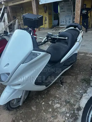 Yamaha Majesty 2011 White