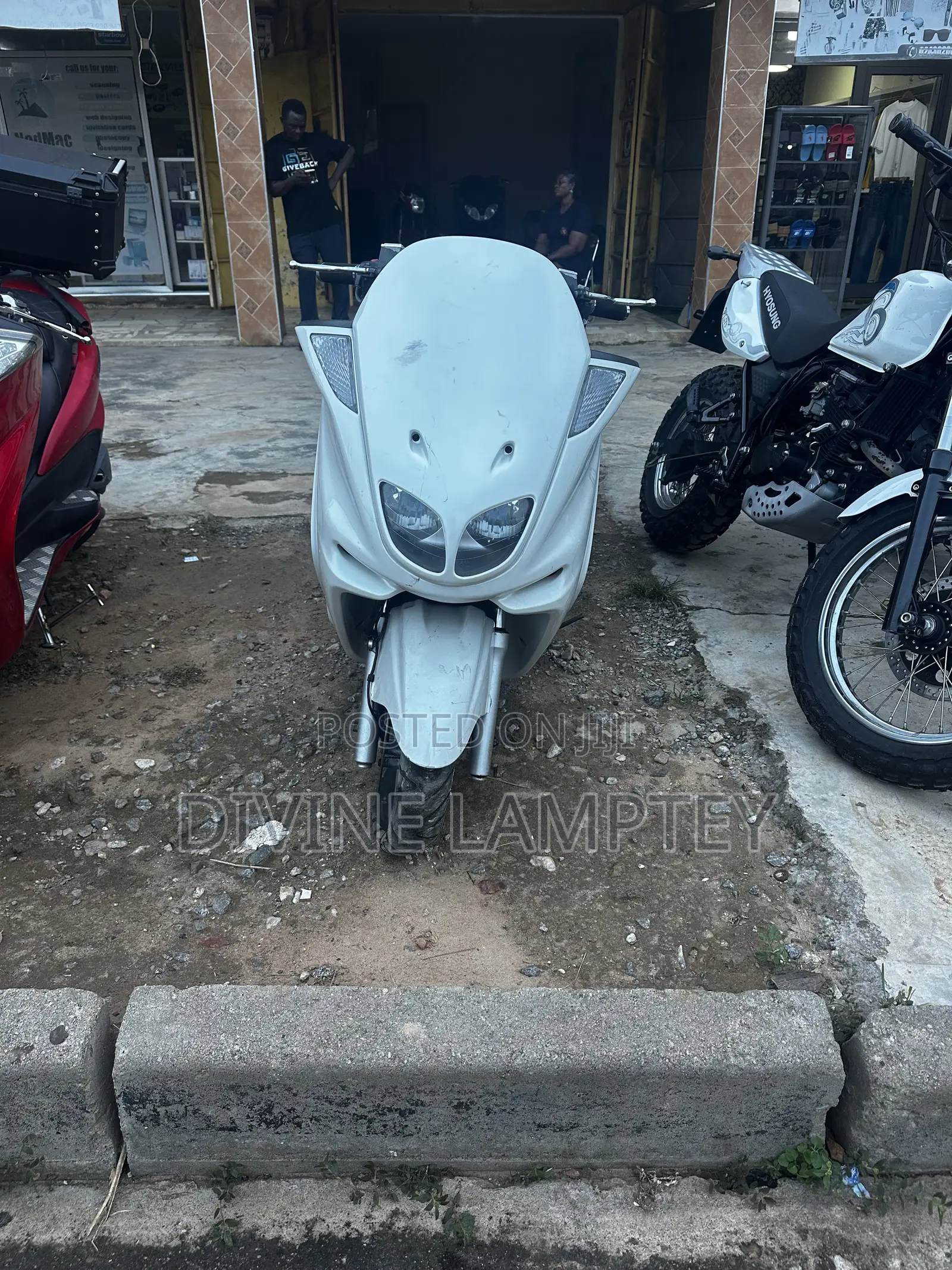 Yamaha Majesty 2011 White